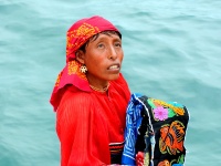 Indias Kunas vendiendo artesanìas
