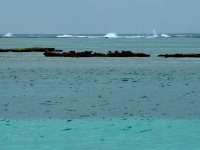 A lo lejos el reef limite del archipielago