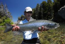 Río Traful, pescando con mosca salmón encerrado