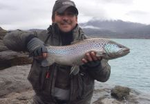  Captura de Pesca con Mosca de Trucha marrón por Patagonia Baker Lodge – Fly dreamers