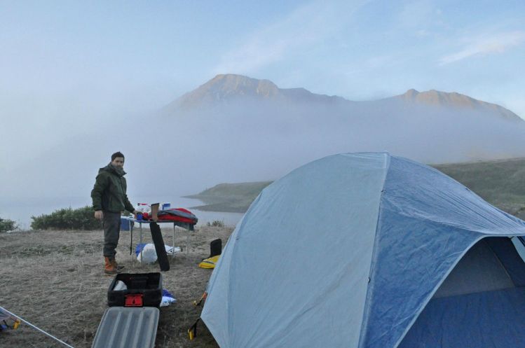 First Morning/Primer amanecer...notice the thin layer of ice on the tents
