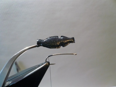 Fly tying - Gaja’s Winged Fishing Beetle - Step 6