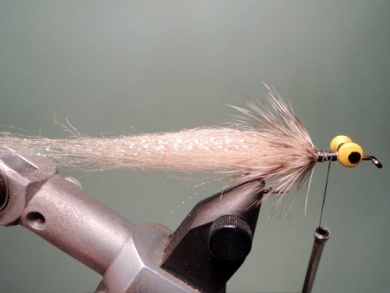 Fly tying - Bonefish Borski’s slider - Step 5