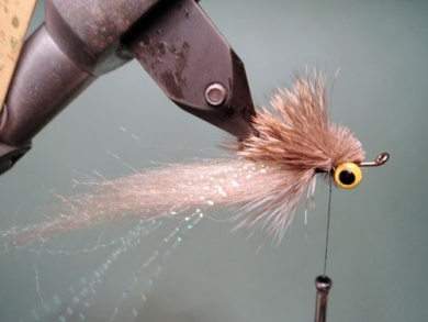 Fly tying - Bonefish Borski’s slider - Step 6