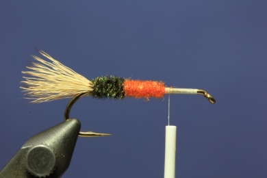 Fly tying - PMX Sparkle Orange - Step 3