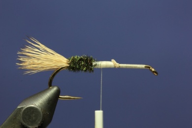 Fly tying - PMX Sparkle Orange - Step 2