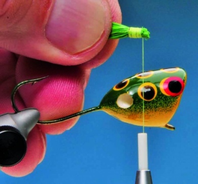 Fly tying - Mc Nally Frog Popper - Step 6