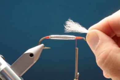 Fly tying - M.M. Rainbow Muddler - Step 4