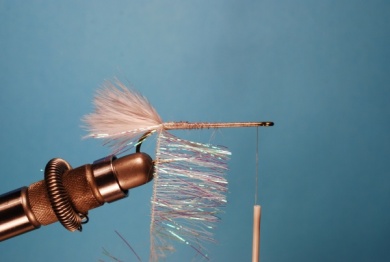 Fly tying - Pearl Shad - Step 2