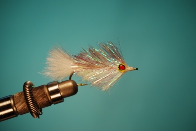 Fly tying - Pearl Shad - Step 5