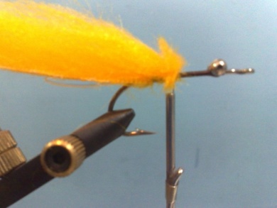 Fly tying - Streamer para dorado atado con craft fur de pelo corto - Step 4
