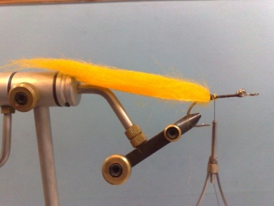 Fly tying - Streamer para dorado atado con craft fur de pelo corto - Step 3