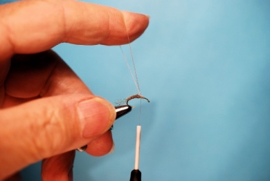 Fly tying - Hackle Stacker - Step 3
