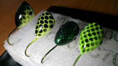 Fly tying - Chartreuse Bass Popper - Step 1