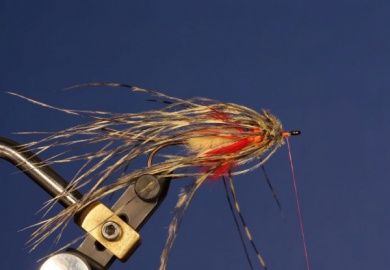 Fly tying - SWINGING CATFISH - Step 10