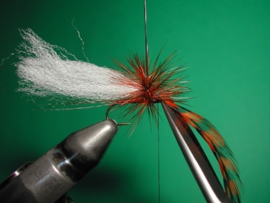 Fly tying - Paraloop with wings - Step 11