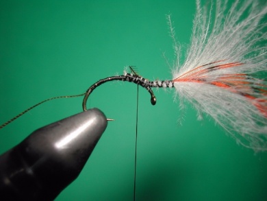 Fly tying - Parachute loop wings - Step 7