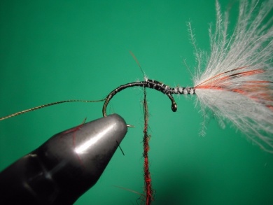 Fly tying - Parachute loop wings - Step 8