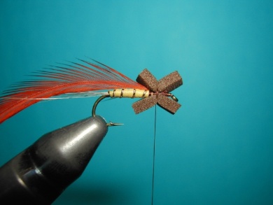 Fly tying - Hackle oriented forward to 45° - Step 2