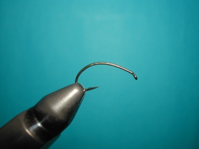 Fly tying - Hook bent fly - Step 2