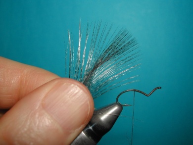 Fly tying - Hook bent fly - Step 4