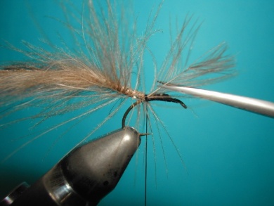 Fly tying - CDC Ant extended body - Step 6