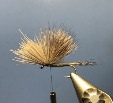 Fly tying - Hairwing cdc parachutte - Step 3