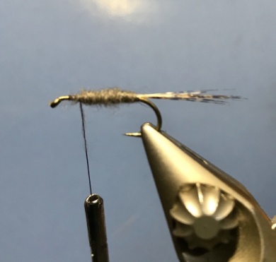Fly tying - Hairwing cdc parachutte - Step 2
