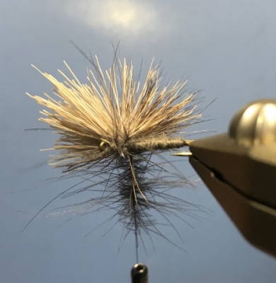 Fly tying - Hairwing cdc parachutte - Step 4