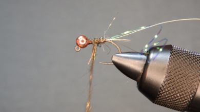 Fly tying - Ice Frenchie JIG - Step 4